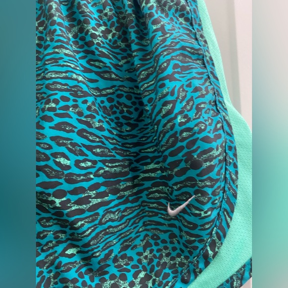 Graphic Nike summer shorts with built in liner - Picture 2 of 5